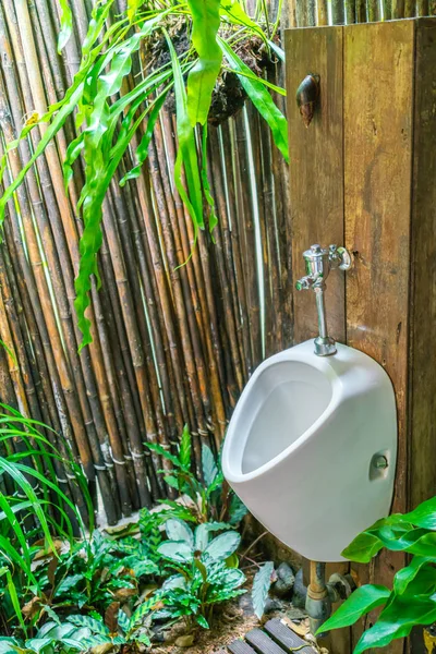 Herrentoilette in der Natur . — Stockfoto