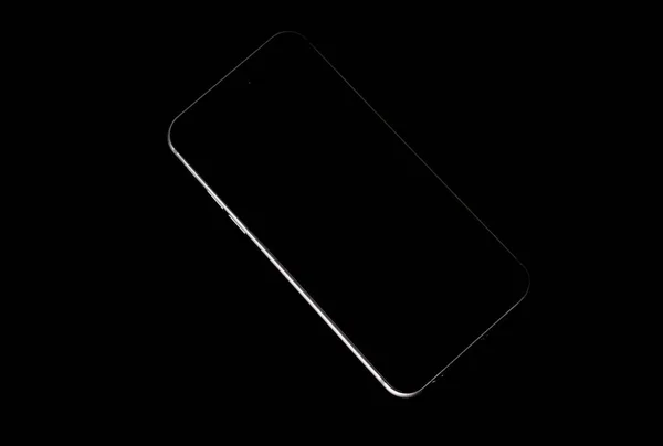 Мобильный телефон на черном фоне . — стоковое фото