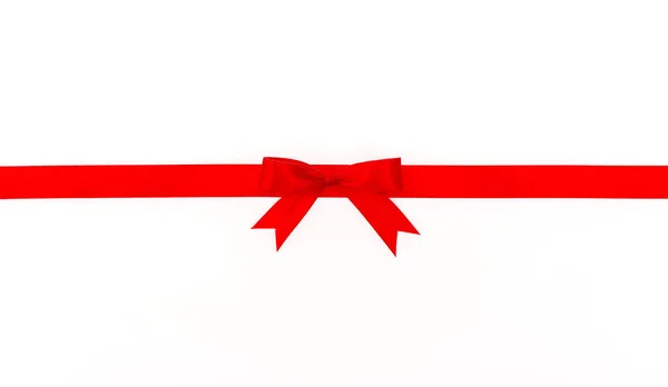 Glänsande rött band på vit bakgrund med kopia utrymme. — Stockfoto