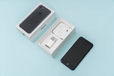 Loei, Thailand - 07 Kasım 2016: yeni Apple iphone 7 n unboxing