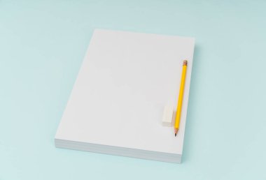 Boş afiş poster, broşür mockup, A4, bize-mektup, kalem ile  