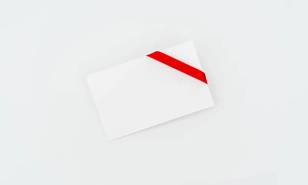 赤いリボンの弓とのカード . — ストック写真