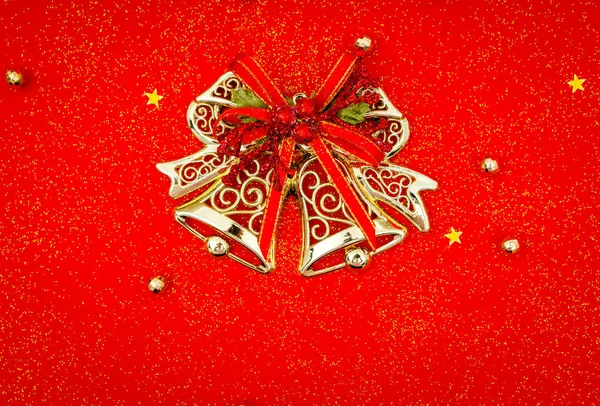 Červeném pozadí, Vánoční dekorace . — Stock fotografie
