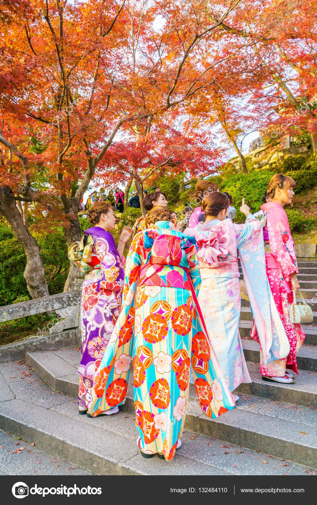 Kyoto Japan December 2 Beautiful Young Woman Wearing A Kimono Stock Editorial Photo C Jannystockphoto
