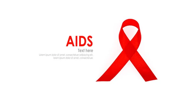 艾滋病认识红心丝带孤立在白色背景 . — 图库照片