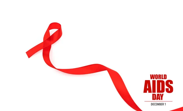 エイズのリボンが白い背景に分離意識赤いハート . — ストック写真