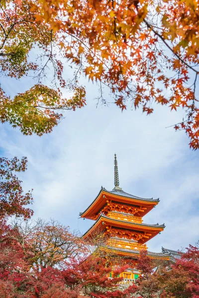 Hermosa arquitectura en Kiyomizu templo dera Kioto, Japón — Foto de Stock