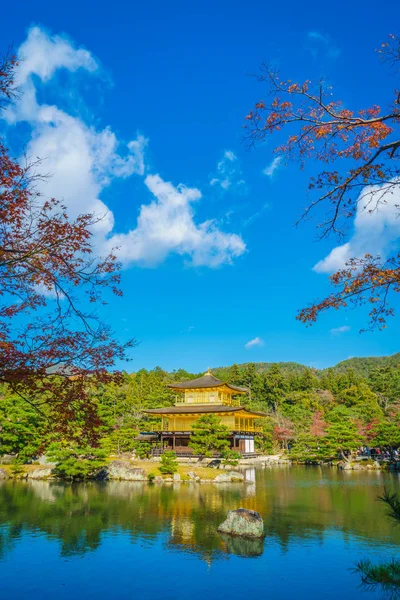 Kinkakuji tempel "Het gouden paviljoen" in Kyoto, Japan — Stockfoto