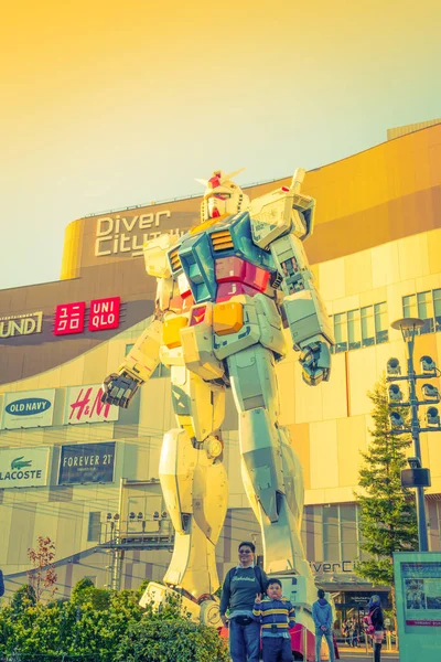 Полноразмерный Gundam Performance Outside DiverCity Tokyo Plaza, Oda — стоковое фото