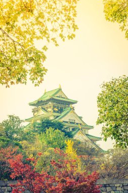 Japonya'nın Osaka Osaka Kalesi (filtre uygulanmış görüntü işlenen vintage e