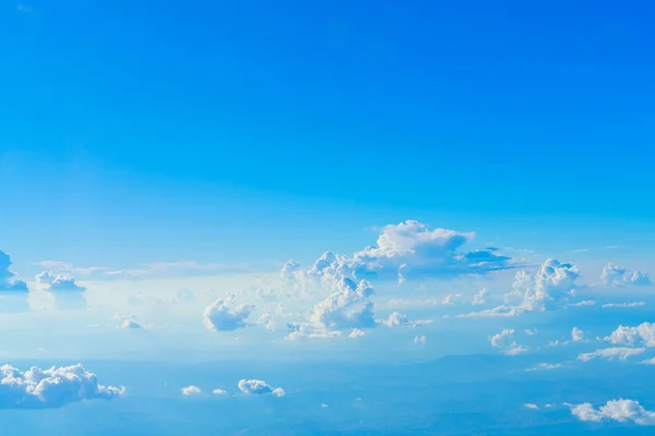 Cielo azul con nubes —  Fotos de Stock