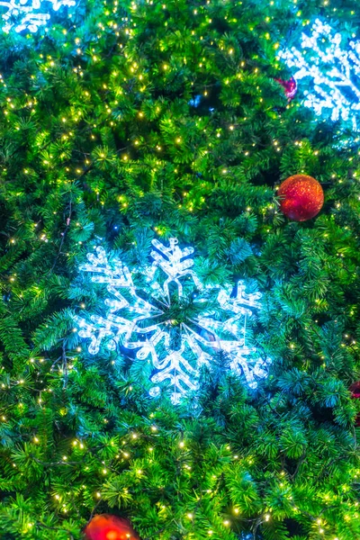 Arbre de Noël et décorations — Photo