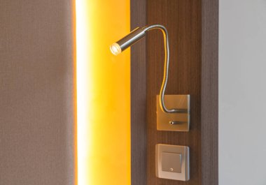 lamba bir yatak ışık .