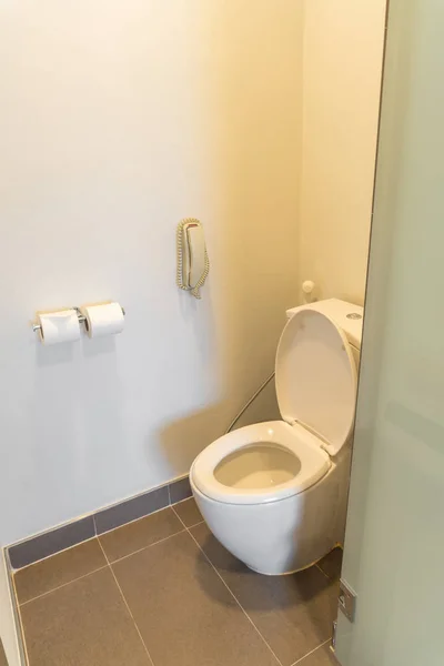 Современный интерьер ванной комнаты  . — стоковое фото