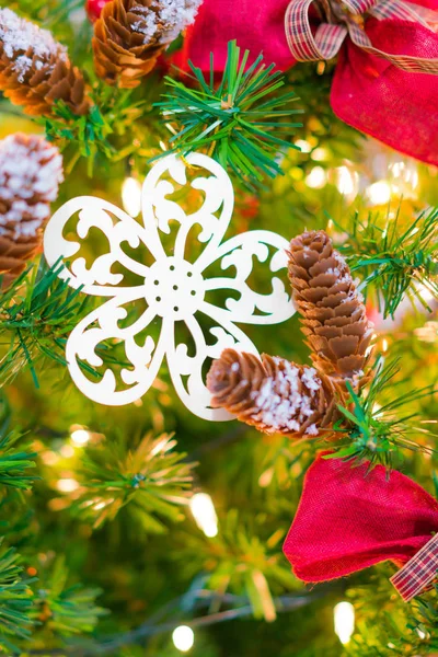 Soft focus of Christmas tree and decorations . — Stock Photo, Image