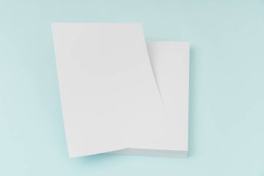 Boş afiş poster, broşür mockup, A4, bize-mektubunda, mavi backg