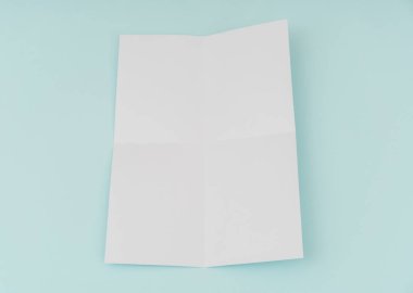 Boş afiş poster, broşür mockup, A4, bize-mektubunda, mavi backg