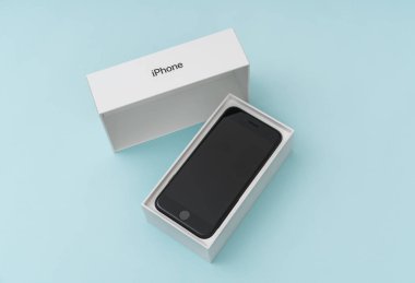 Loei, Thailand - 07 Kasım 2016: yeni Apple iphone 7 n unboxing