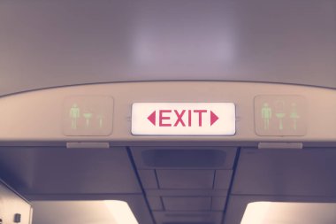 Uçakta acil çıkış (filtre uygulanmış görüntü işlenen vintage ef