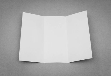 Panelli beyaz şablon kağıt gri arka plan üzerinde .