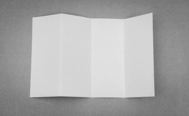 Dört - gri arka plan üzerinde beyaz şablon kağıt katlama .