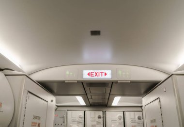 Uçakta acil çıkış (filtre uygulanmış görüntü işlenen vintage ef