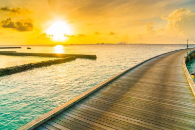 Güzel su Villa sunris, tropikal Maldivler adasında