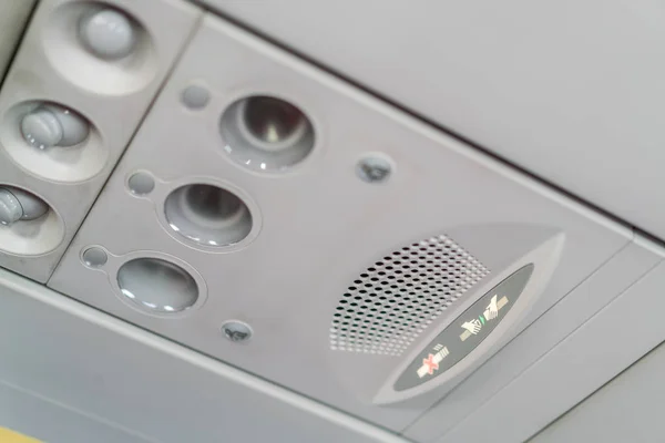Pannello segnaletica sopra il sedile dell'aereo  . — Foto Stock