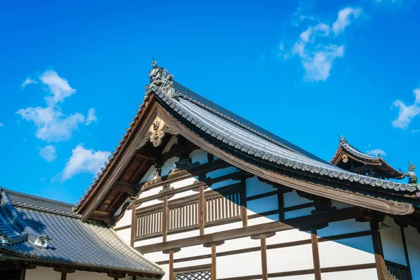 Templo Kinkakuji "O Pavilhão de Ouro" em Kyoto, Japão — Fotografia de Stock
