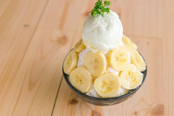 Korean style bing su fresh banana shaved ice on wood table . — Stock Photo, Image