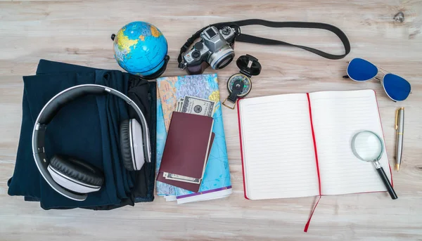 Travel preparation : compass, money, passport, road map ,sunglas — Stock Photo, Image