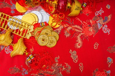 Çin yeni yılı dekorasyon kırmızı kumaş zemin üzerine., Çin c