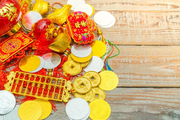 Chinesische Neujahrsdekoration auf Holzwand., chinesische Schriftzeichen te — Stockfoto