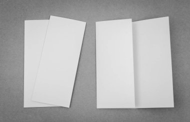 Panelli beyaz şablon kağıt gri arka plan üzerinde .