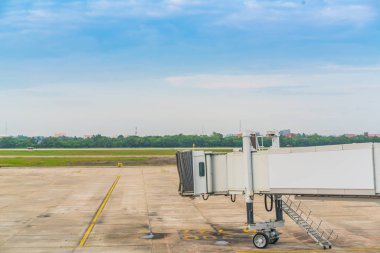 Havaalanı terminal biniş kapısı .