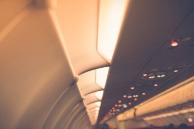 (Filtre uygulanmış görüntü işlenen v uçakta yer yukarıda işaret paneli
