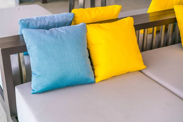 Closeup yastık ile modern mobilya . — Stok fotoğraf