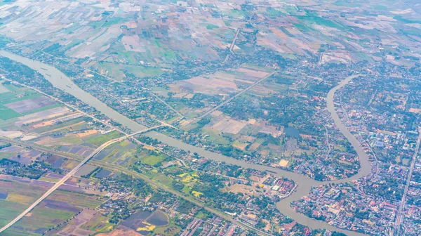 Άποψη του εδάφους από το παράθυρο του αεροπλάνου . — Φωτογραφία Αρχείου