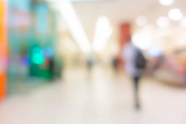 Abstrato borrão pessoas no shopping center  . — Fotografia de Stock