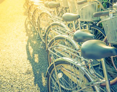 Satır otopark motosiklet (filtre uygulanmış görüntü işlenen vintage etkisi. 