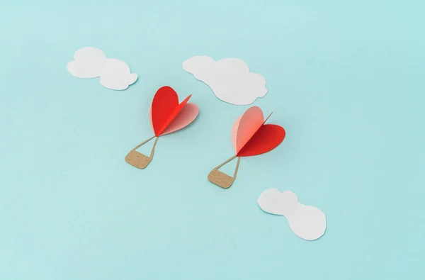 Taglio di carta di cuore Mongolfiere per San Valentino celebrat — Foto Stock