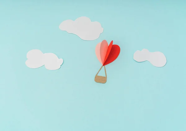 Coupe de papier des montgolfières Heart Hot Air pour la Saint-Valentin — Photo