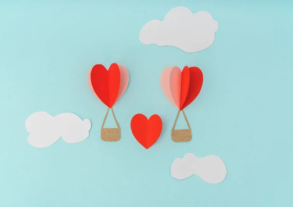 Taglio di carta di cuore Mongolfiere per San Valentino celebrat — Foto Stock