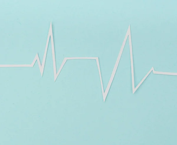 El corte de papel del cardiograma del ritmo cardíaco para el Día de San Valentín  . — Foto de Stock