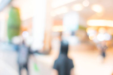 İnsanlar alışveriş merkezinde bulanıklık .