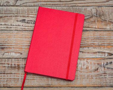 Katalog, dergi boş, sahte ahşap arka plan üzerinde kitap .
