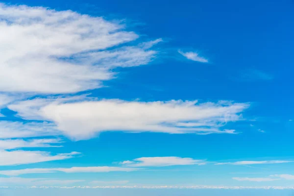 Nuvola nel cielo blu  . — Foto Stock