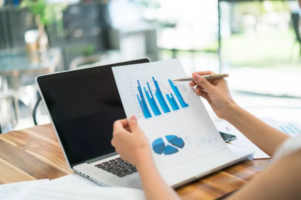 Business people using laptop and Financial charts at meeting off — Stock Photo, Image