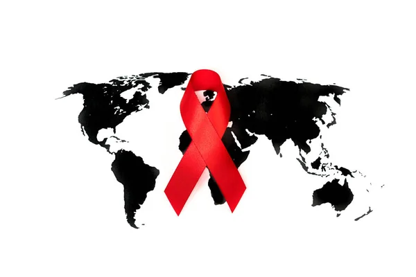 Rákellenes Világnap: mellrák rák tudatosság szalag a világ Térkép . — Stock Fotó