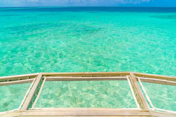 Assento líquido de férias na ilha de Maldivas tropicais e beleza do — Fotografia de Stock